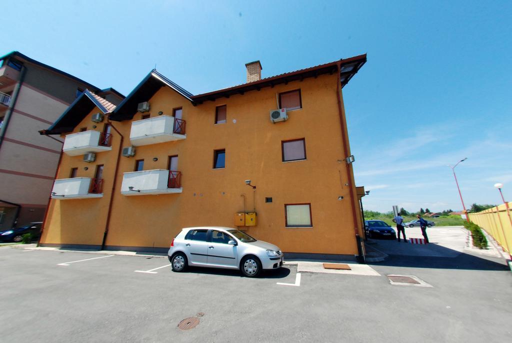 Hotel Arizona Sarajevo Lukavica 外观 照片