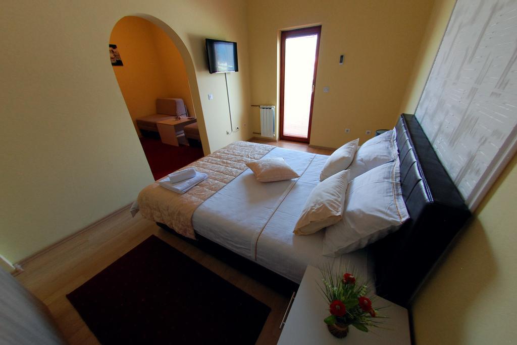 Hotel Arizona Sarajevo Lukavica 外观 照片